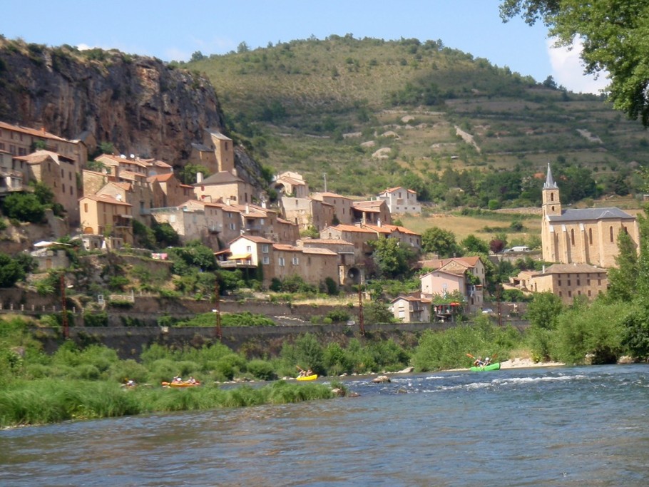 Peyre (5km) commune de Comprégnac classé plus beaux villages de France