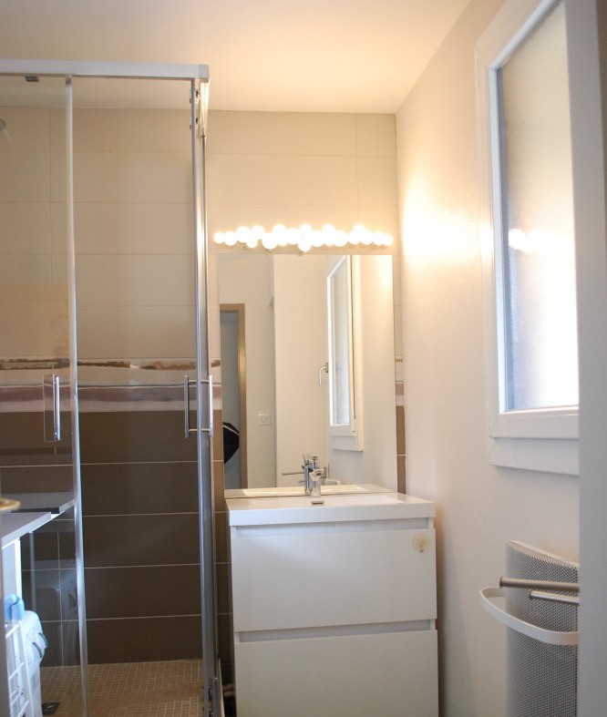 Cabine de douche et LL rendent la SdB fonctionnelle