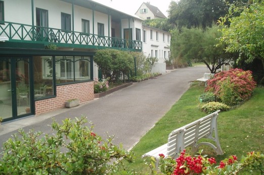 arrivée par le jardin
