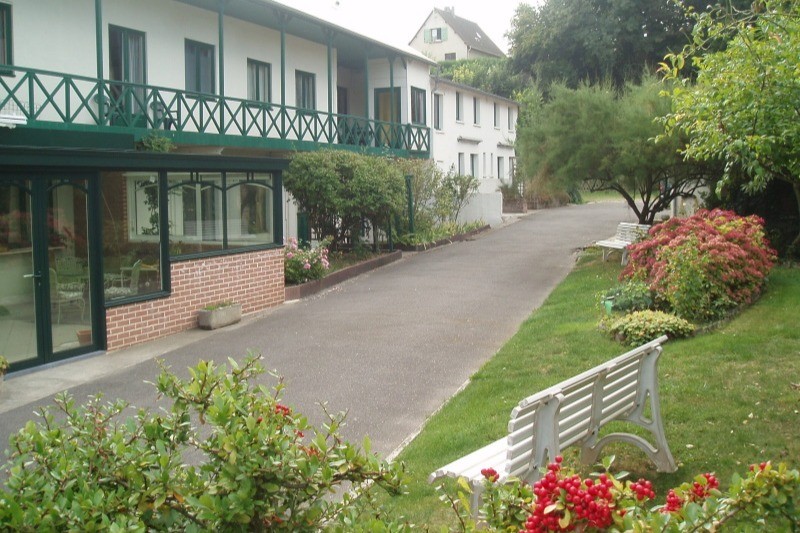 arrivée par le jardin