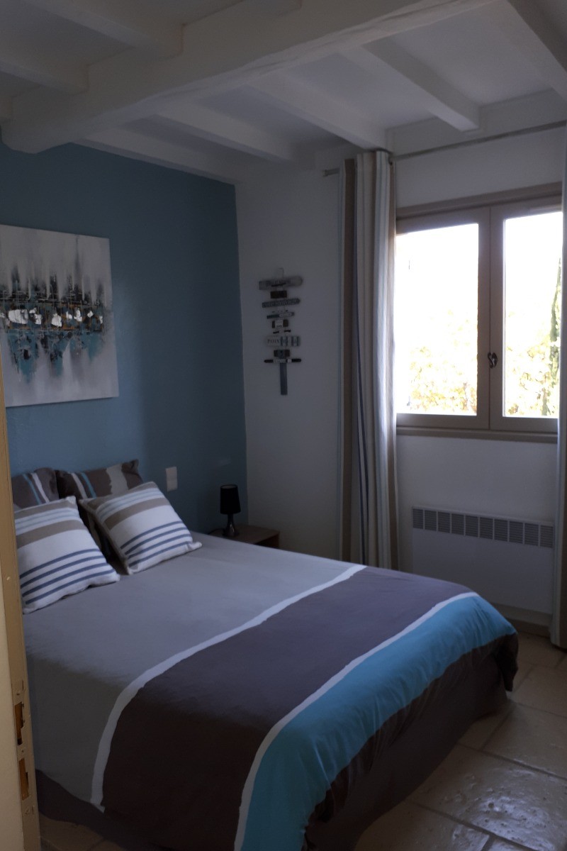 Chambre lit en 140, Clos de la Chesnaye à Mons (Var, Provence)