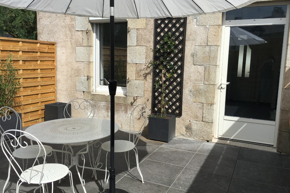 Location Drouin, Paimpol, espace extérieur, terrasse avec salon de jardin