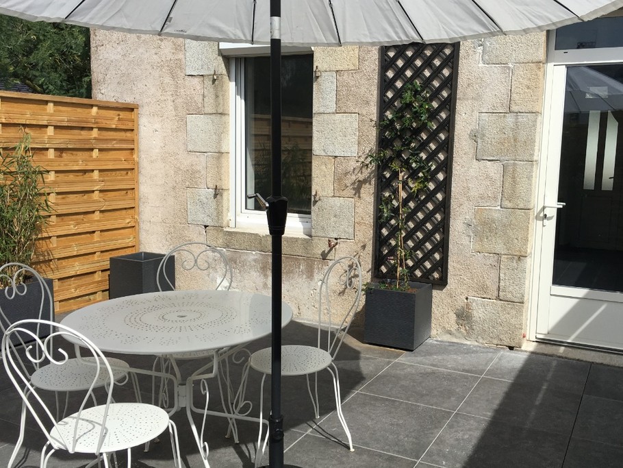 Location Drouin, Paimpol, espace extérieur, terrasse avec salon de jardin