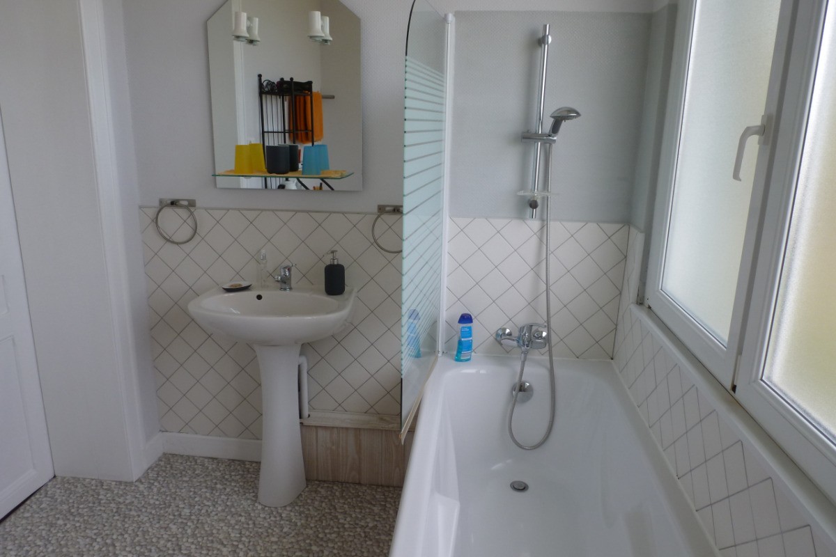 Salle de bain de la chambre La Sycomore