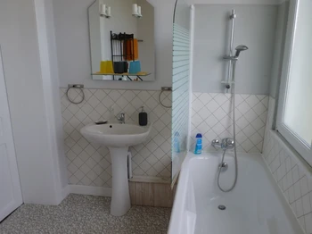 Salle de bain de la chambre La Sycomore