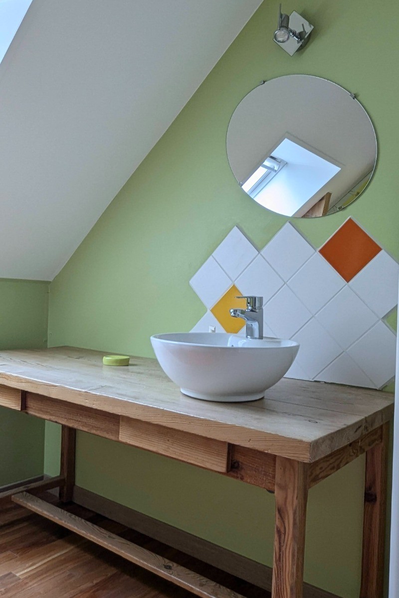 SALLE DE BAIN (2eme ETAGE )VASQUE POINT D EAU