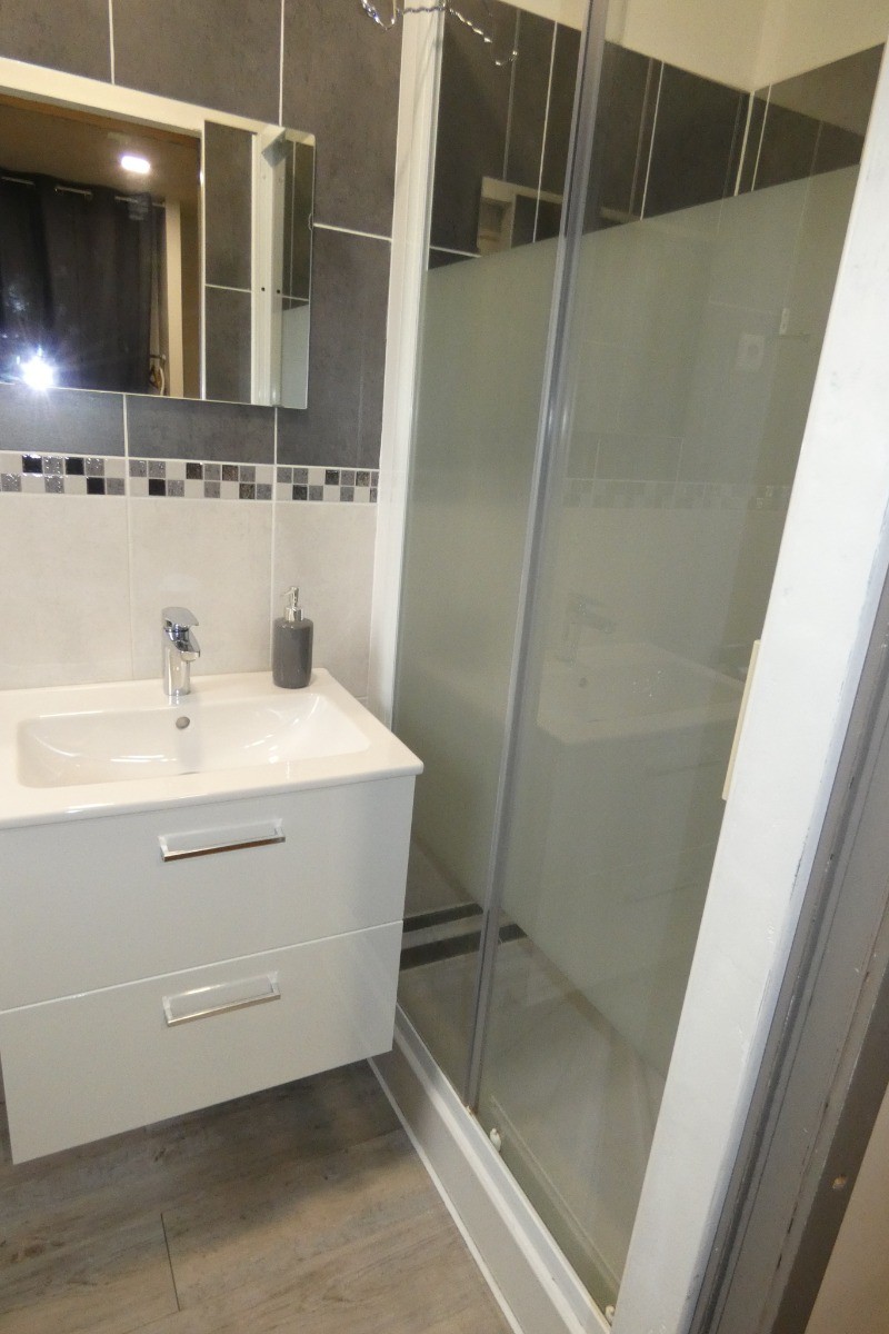 salle d'eau de la chambre parentale