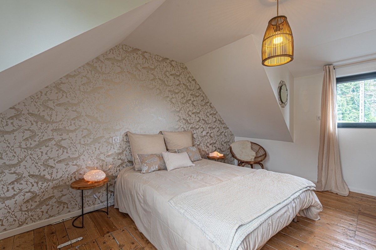 Etage: Chambre 3 avec lit 140 et placard penderie et vue mer