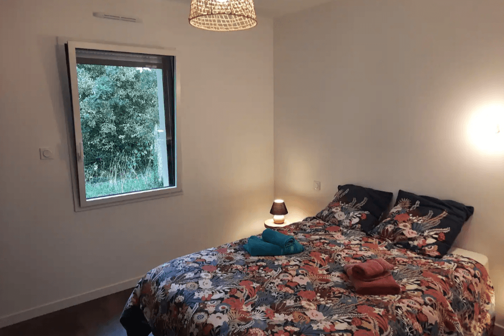 Chambre avec lit 140