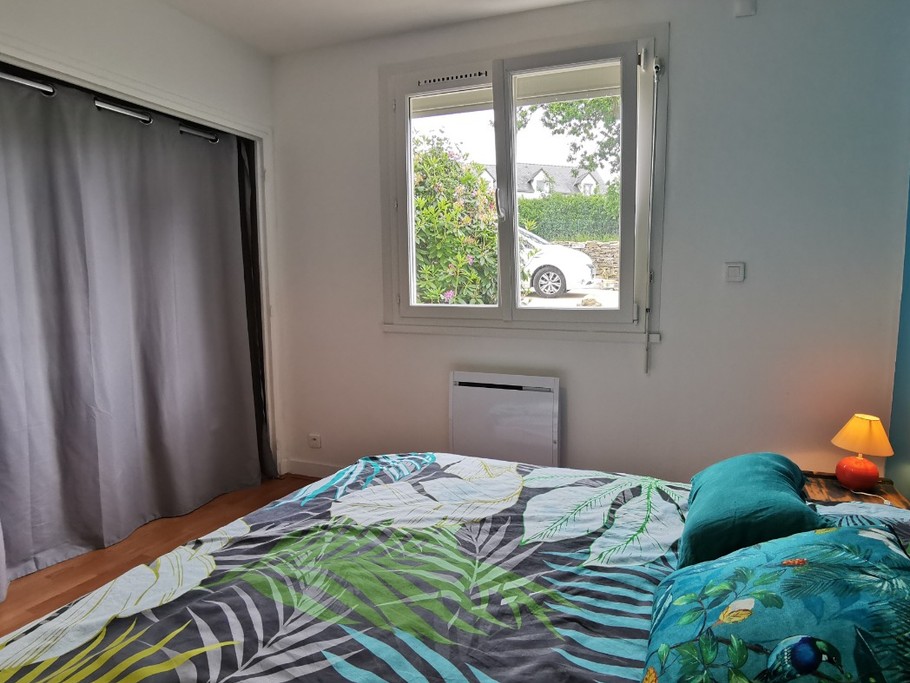Chambre 2 avec placard penderie