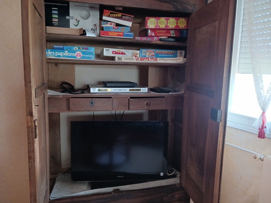 Meuble TV, livres et jeux