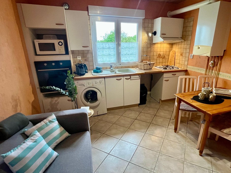 Pièce principale avec cuisine équipée