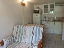 Séjour avec coin cuisine