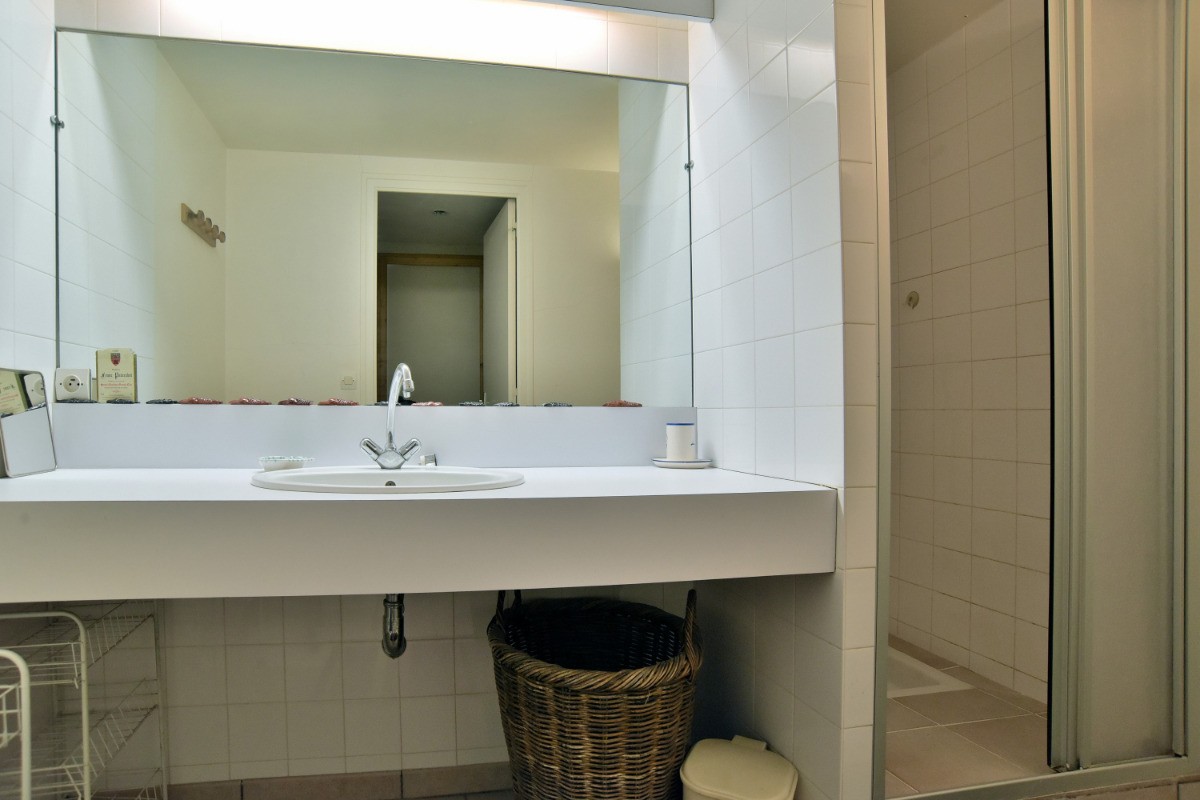 Salle de bain et douche coté sud