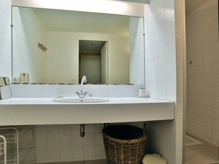 Salle de bain et douche coté sud