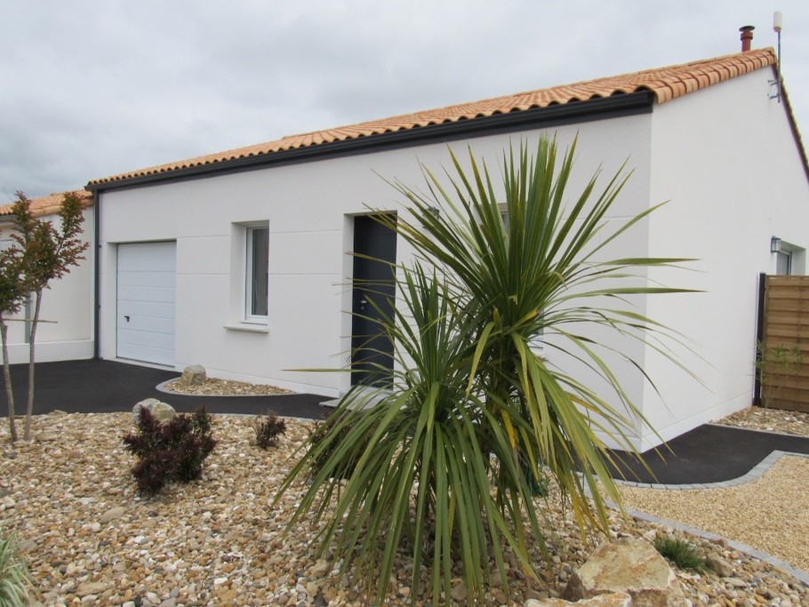 Façade de la maison jardin paysagé