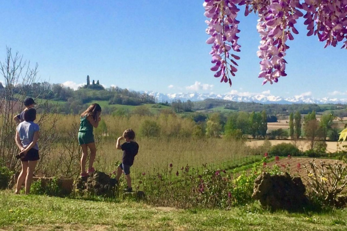 Incroyable vue sur les Pyrénées et la campagne gersoise