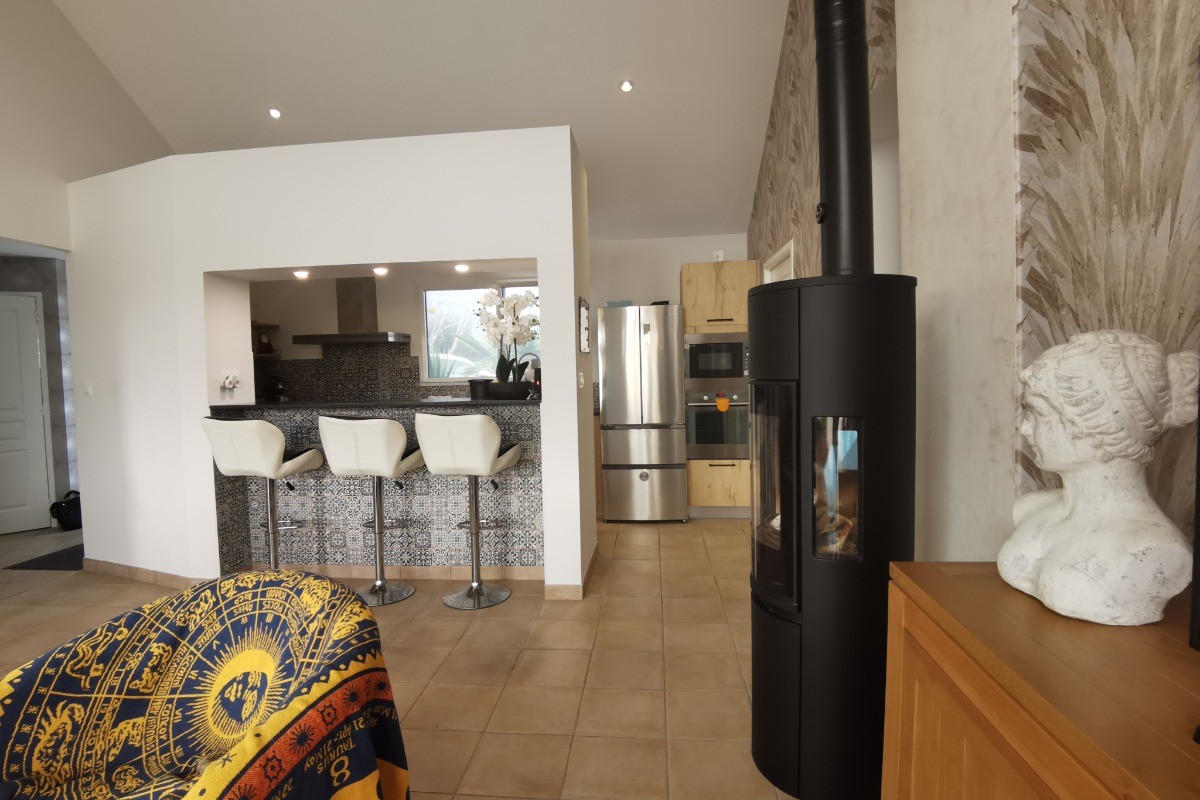 Arrière de la maison avec carport