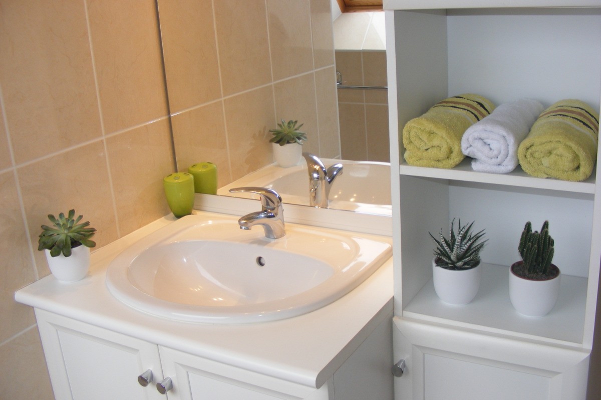 TY AR MEN: Linge de toilette fourni, sur demande et en option.