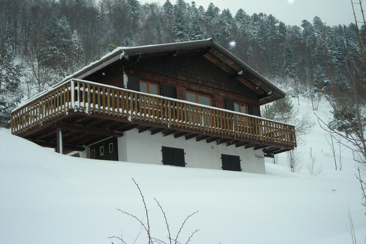 Chalet aux couleurs d'hiver  - Chalet à flanc de coteau, bien exposé, proche pistes La Bresse-Hohneck