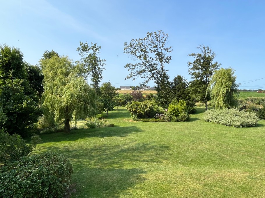 Le jardin, depuis les fenêtres des chambres Hysope et Mélisse