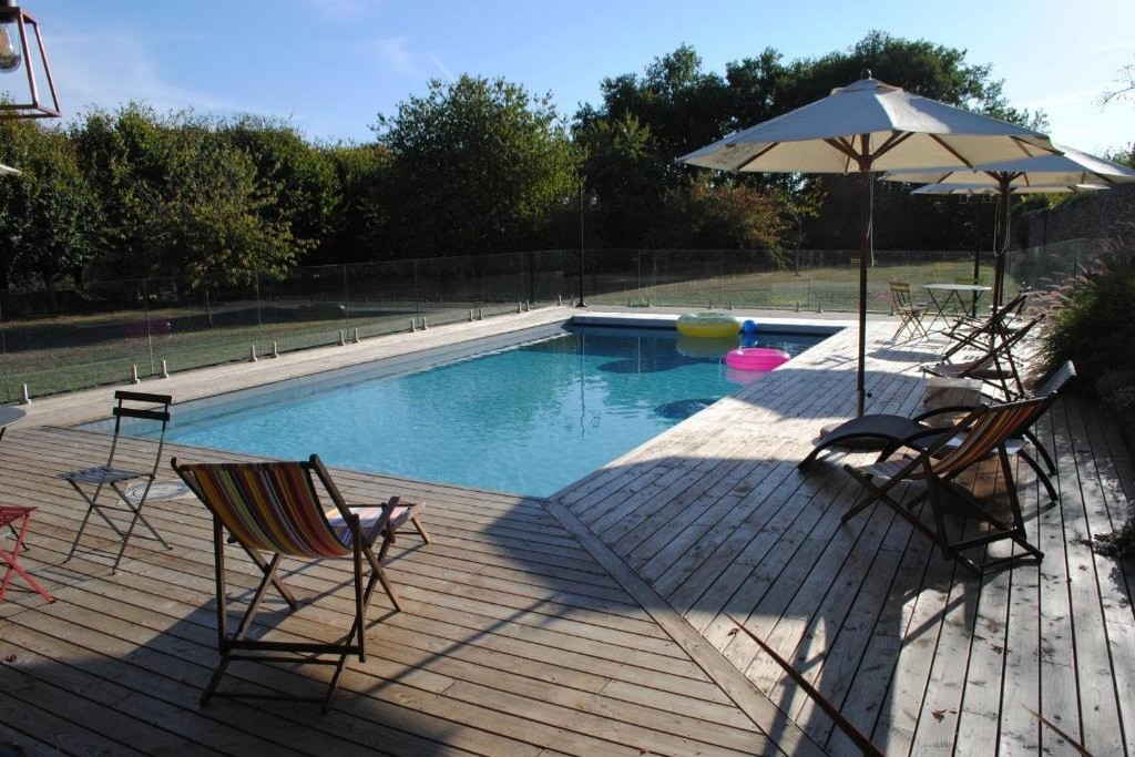 Piscine chauffée partagée avec les hôtes de l'éco- gîte
