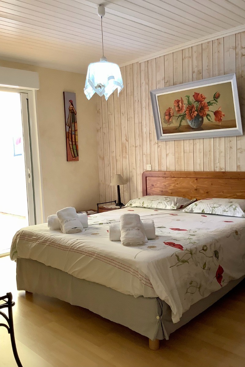 Chambre parent ouvrant sur terrasse