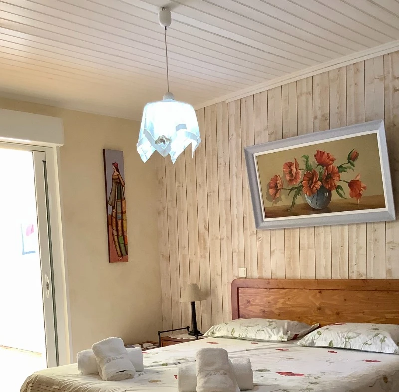 Chambre parent ouvrant sur terrasse