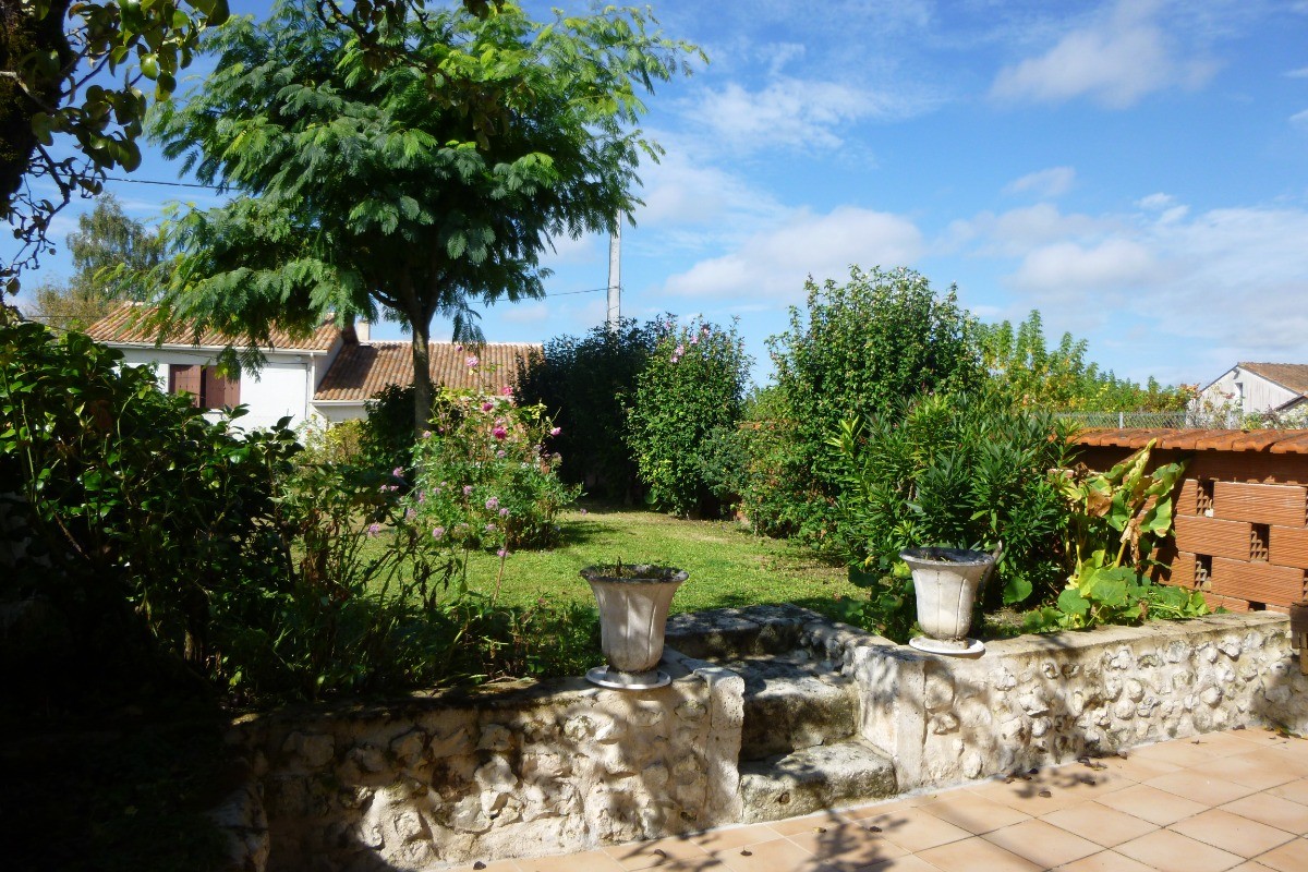 Le jardin - Saint-Laurent-de-Belzagot