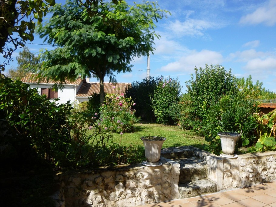 Le jardin - Saint-Laurent-de-Belzagot