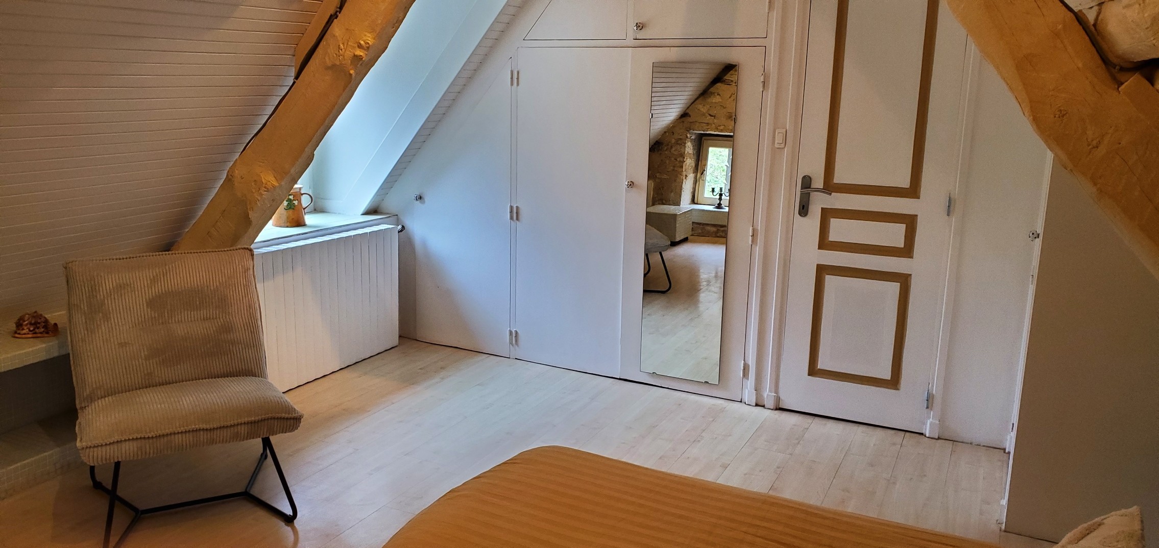 Charming holiday home with private lake and terraces