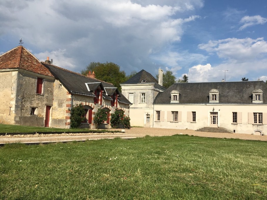 Gite (maison de gauche) vu du jardin des propriétaire