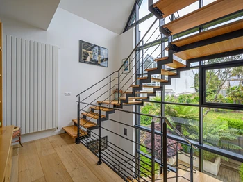 Escalier d'accès à la chambre