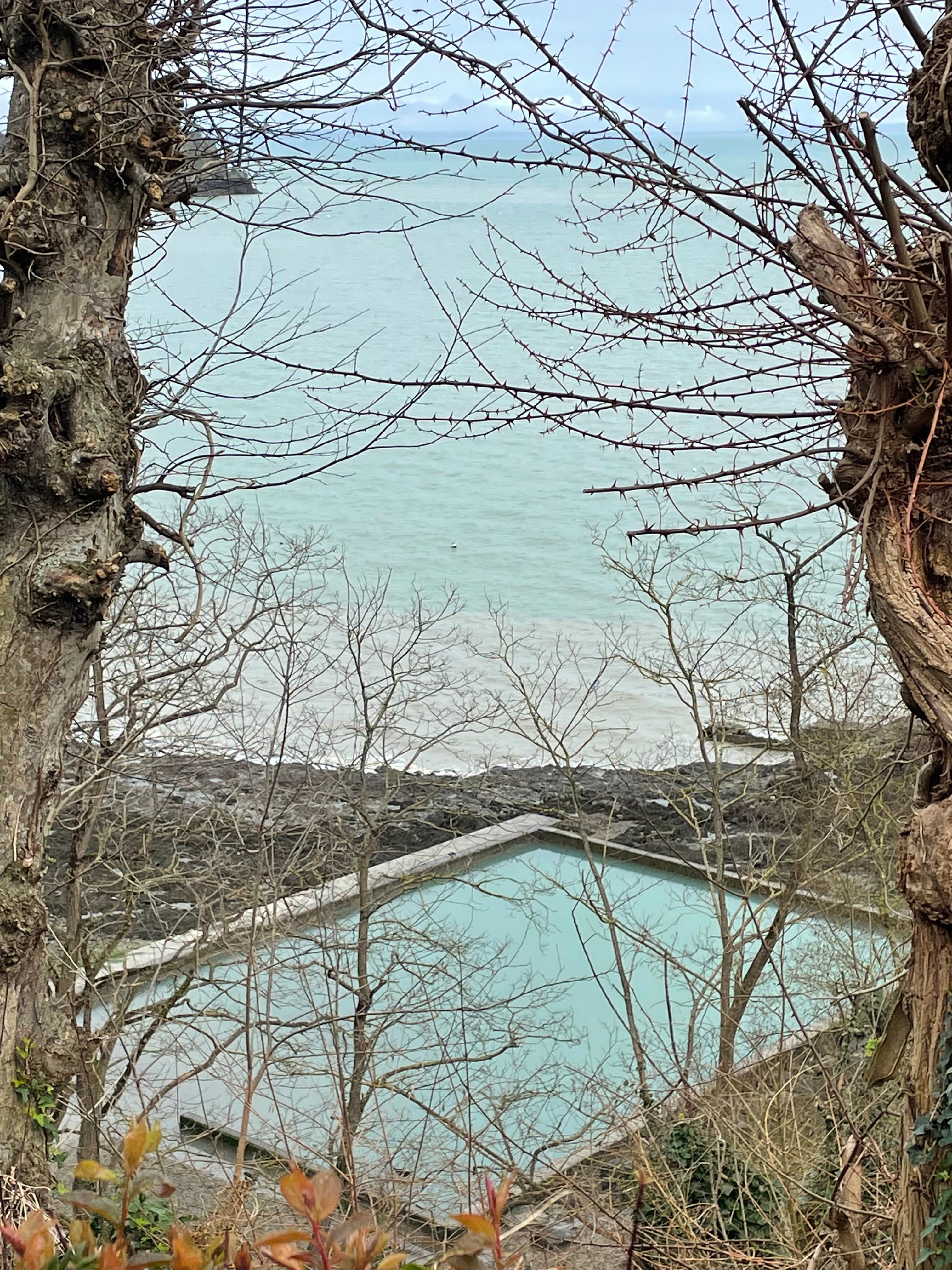 Piscine d'eau de mer naturelle