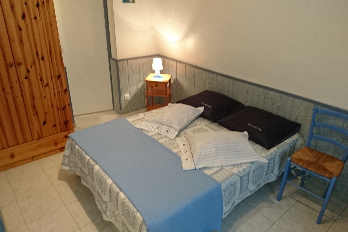 Lit 140x190  le linge de lit/,draps et housse de couette non fournis