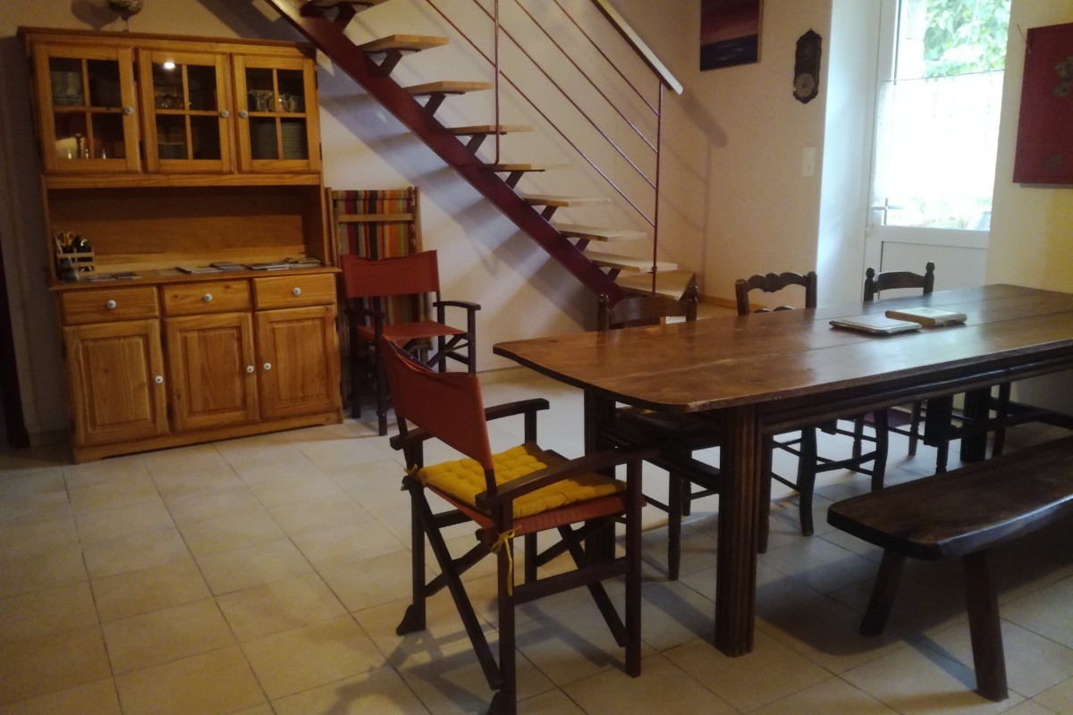 Location, Clévacances, Pommerit le Vicomte, Léger, pièce de vie au RDC, espace salon, cuisine et salle à manger