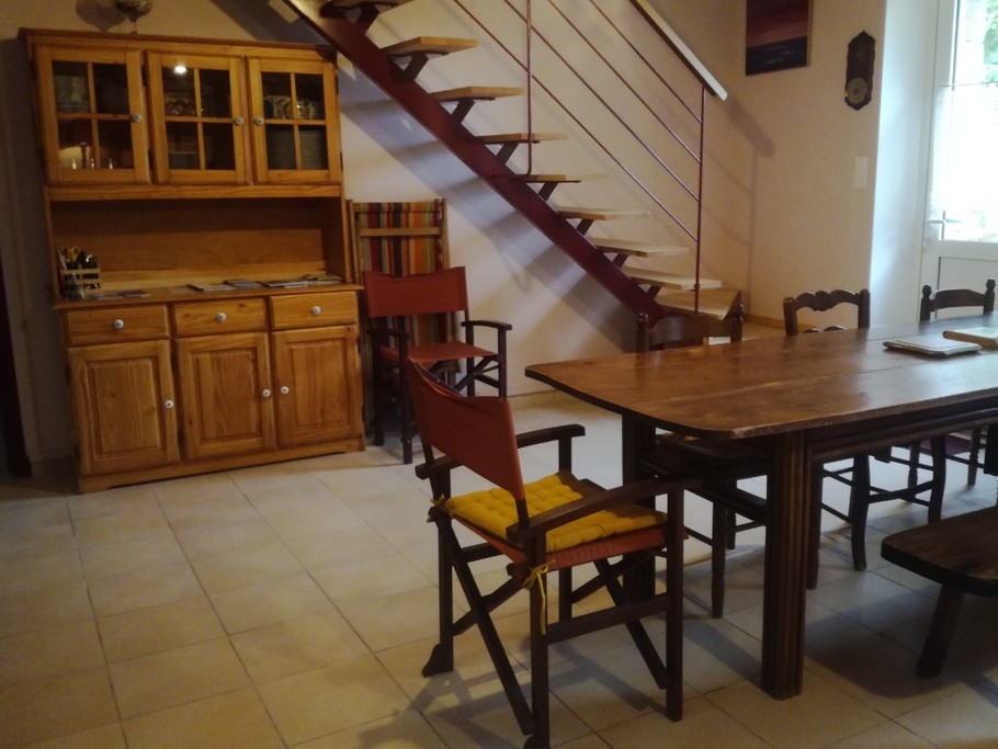 Location, Clévacances, Pommerit le Vicomte, Léger, pièce de vie au RDC, espace salon, cuisine et salle à manger