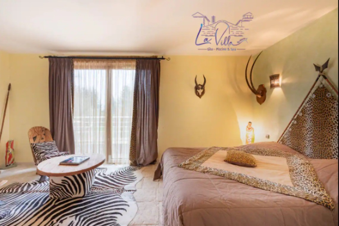 Chambre 2 - Gîte La Grange tout confort avec piscine chauffée, spa, sauna, hammam et salle de sport à Fontenay