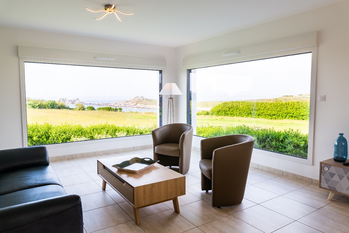 salon avec vue  exceptionnel sur la mer et l'île de Batz