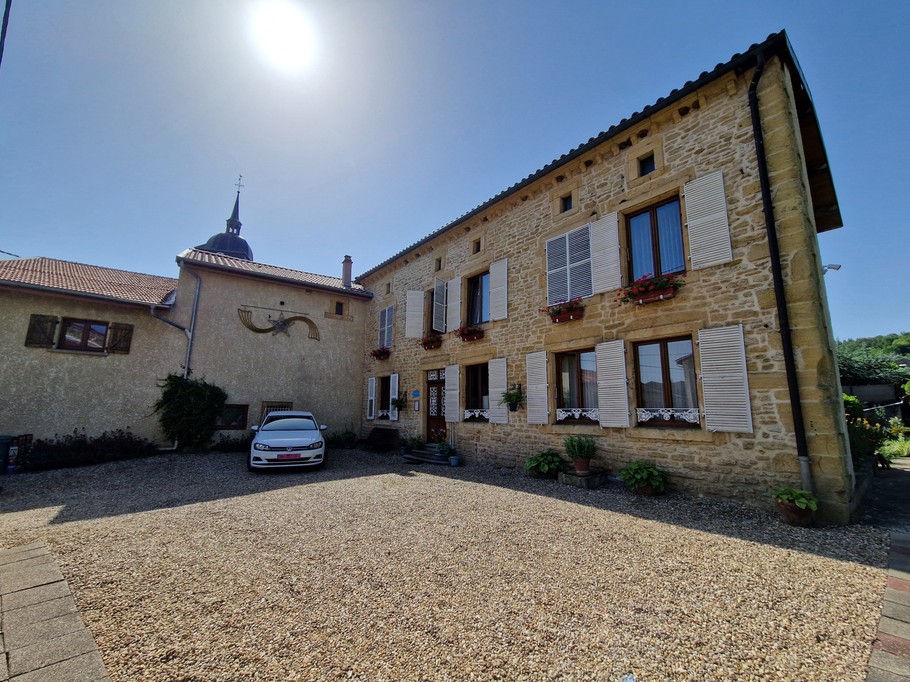 Cour fermée et sécurisée - Chambre d'hôtes l'An 12