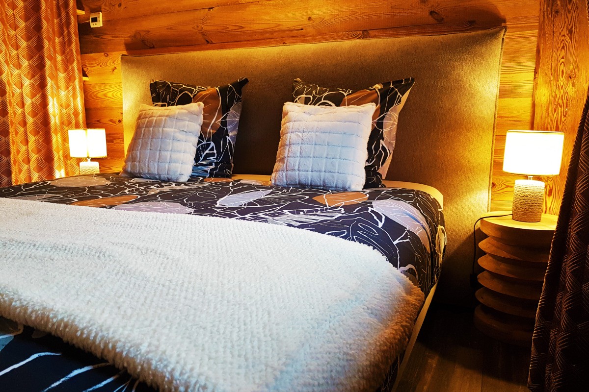 La chambre et son lit en configuration 160x200