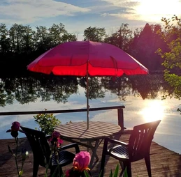 Coucher du soleil depuis le ponton du gîte