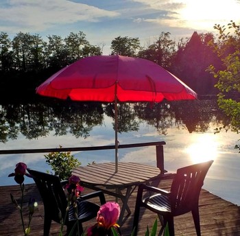 Coucher du soleil depuis le ponton du gîte