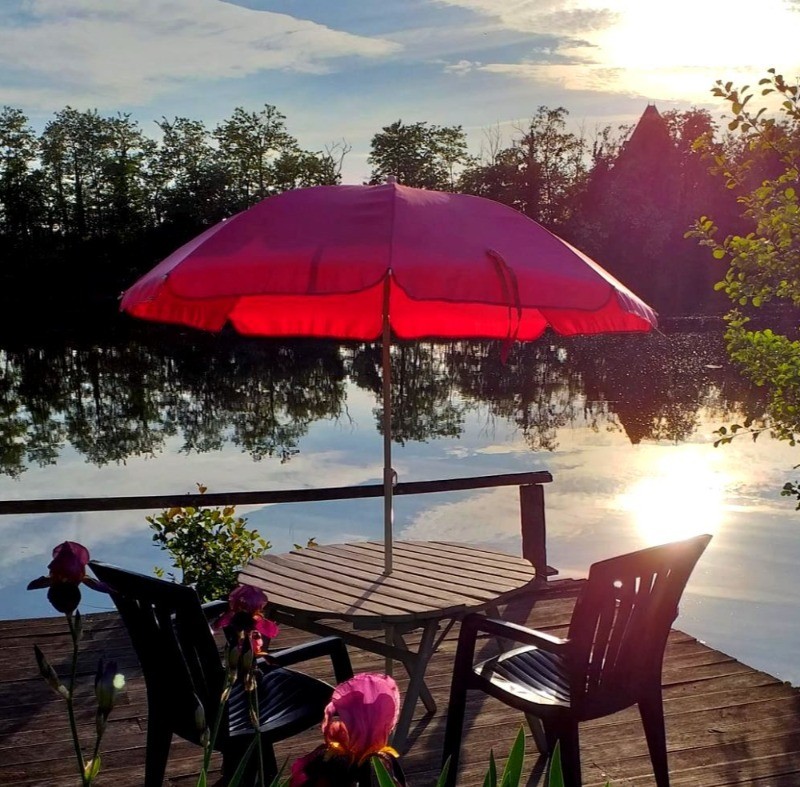Coucher du soleil depuis le ponton du gîte