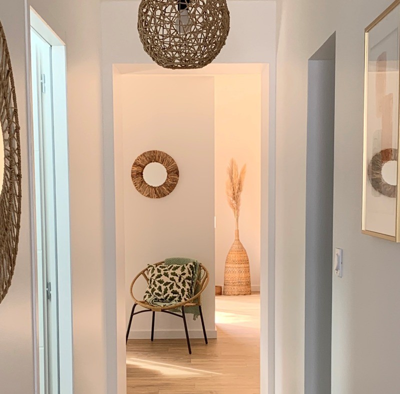 Couloir desservant les chambres et allant sur l'espace Salon/séjour/cuisine