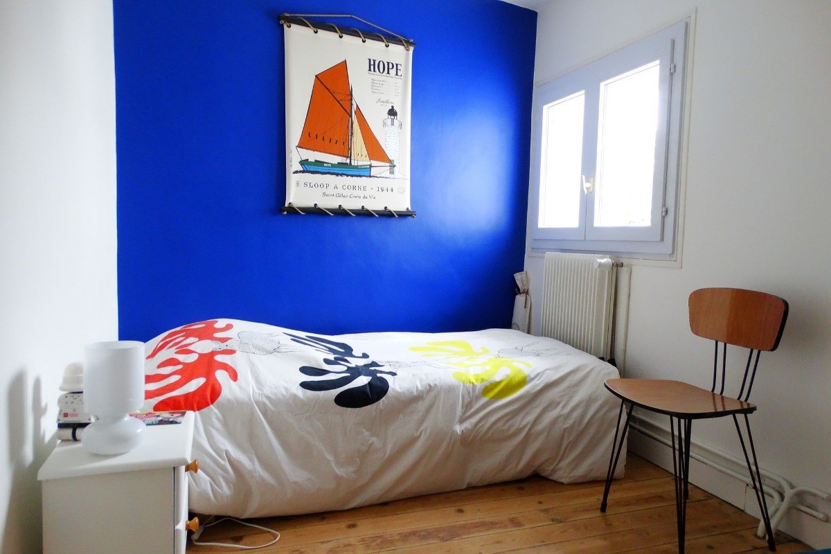 Chambre 3 avec un lit 90