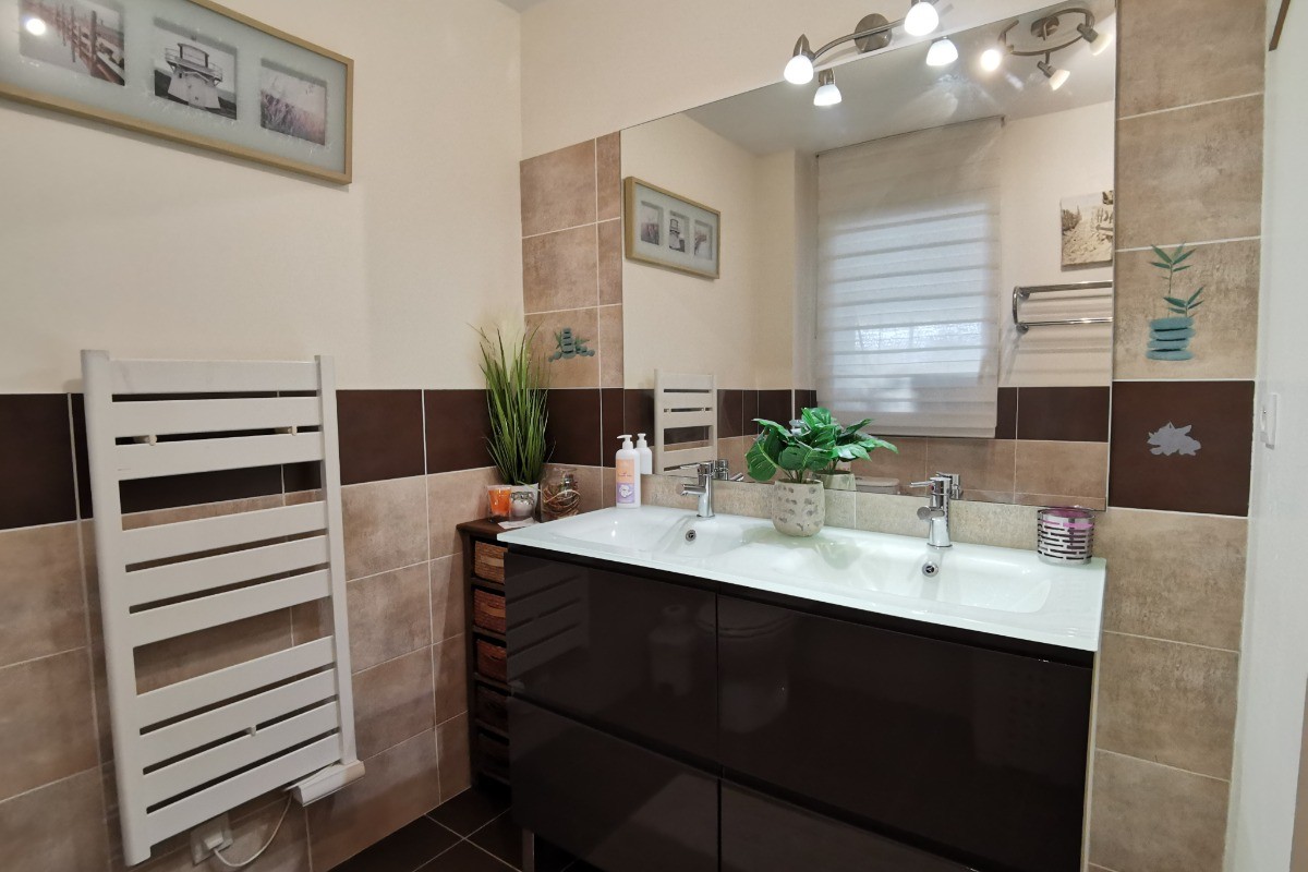 Salle d'eau avec WC