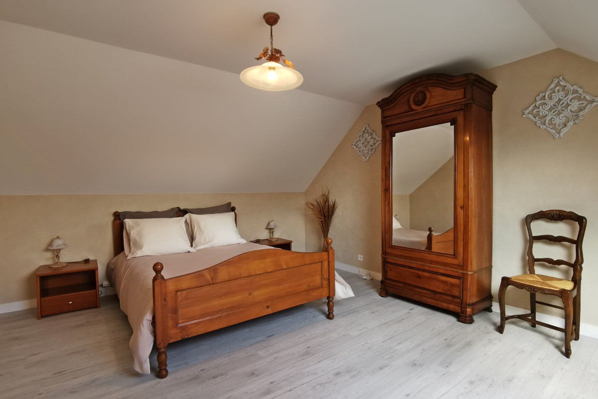 Etage: chambre 1 avec 1 lit de 140