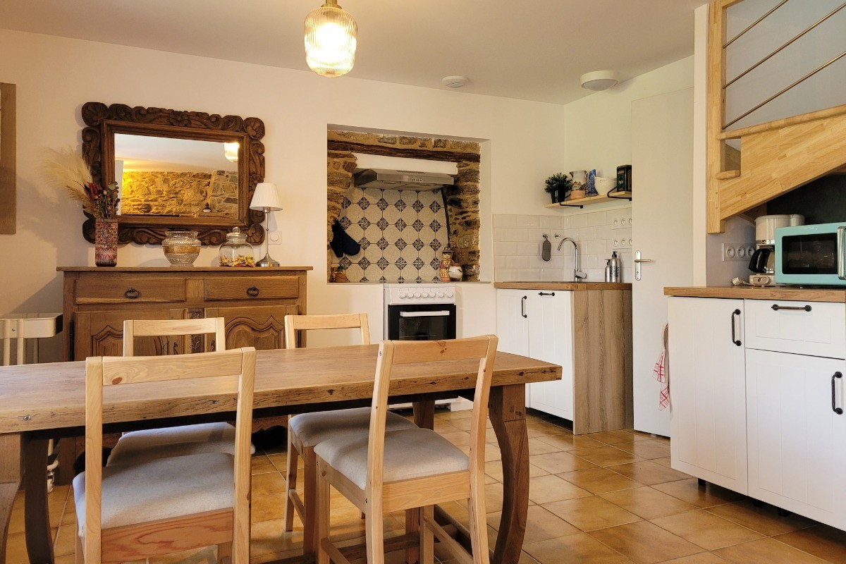 GALLET-SERRA location de vacances, Lanrodec, Clévacances, la pièce de vie avec salon séjour et cuisine