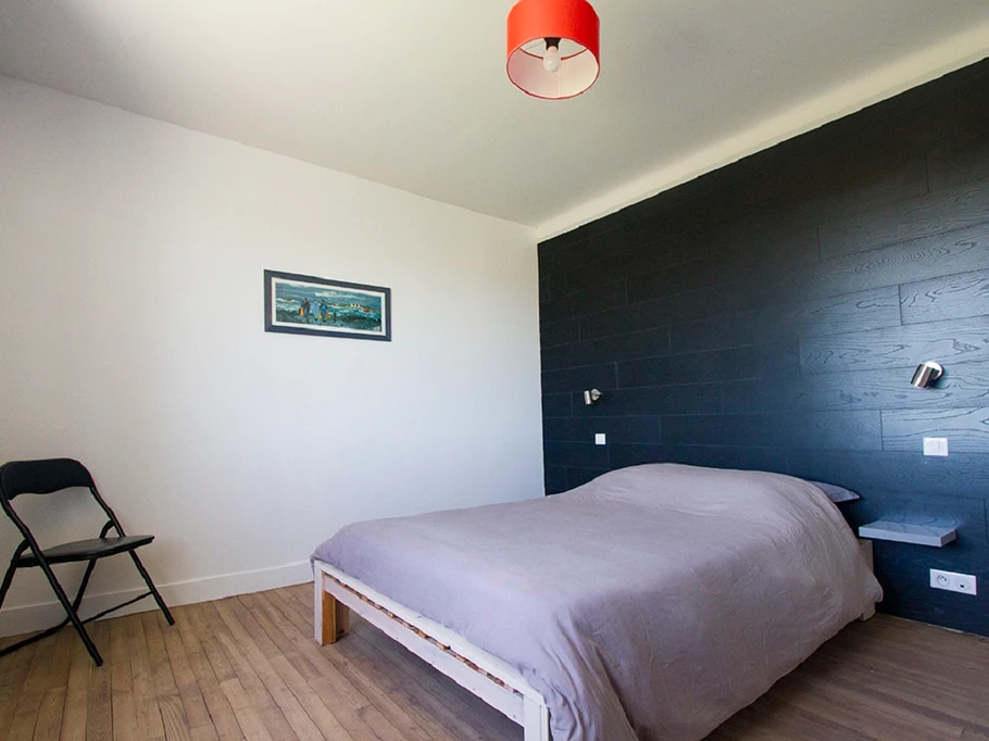 First floor: Bedroom 1 with double bed (140 x 190)
